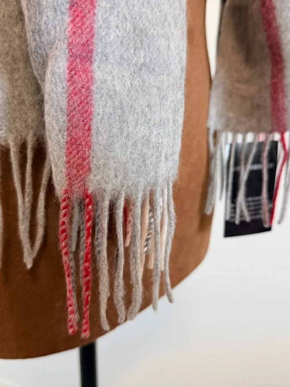 Peck & Peck Luxury 100% Cashmere Gray/Red Plaid Fringed Scart 68